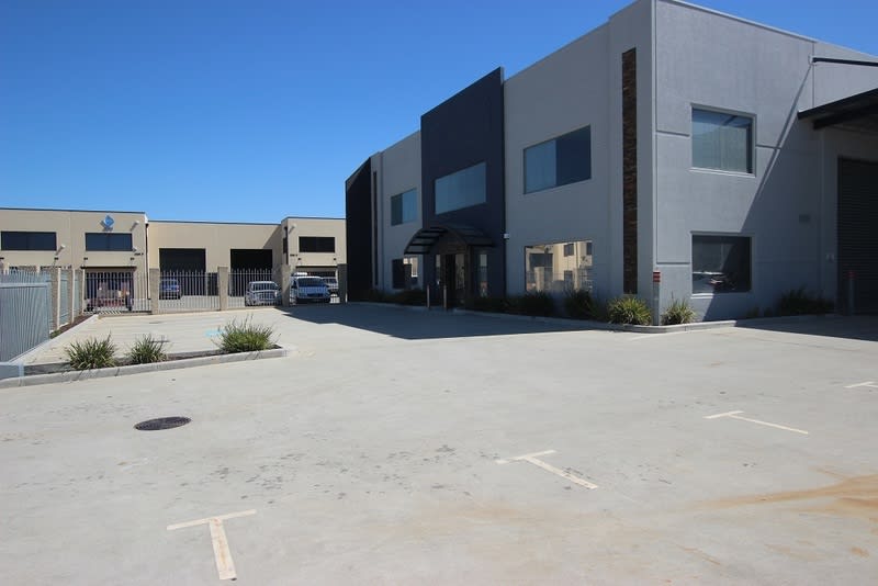 Click to view all images 33 Colin Jamieson Drive Welshpool WA 6106 - Image 2
