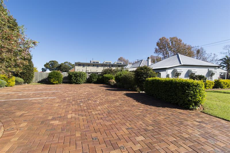 Click to view all images 92 Herries St Toowoomba City QLD 4350 - Image 3