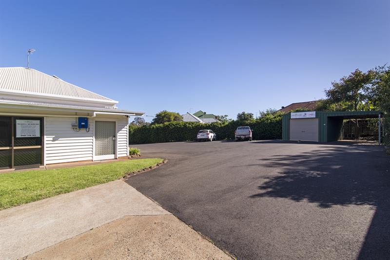 Click to view all images 180 Ruthven St Toowoomba City QLD 4350 - Image 3