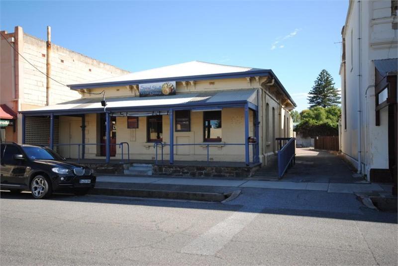 Click to view all images 9 Jetty Road Largs Bay SA 5016 - Image 1