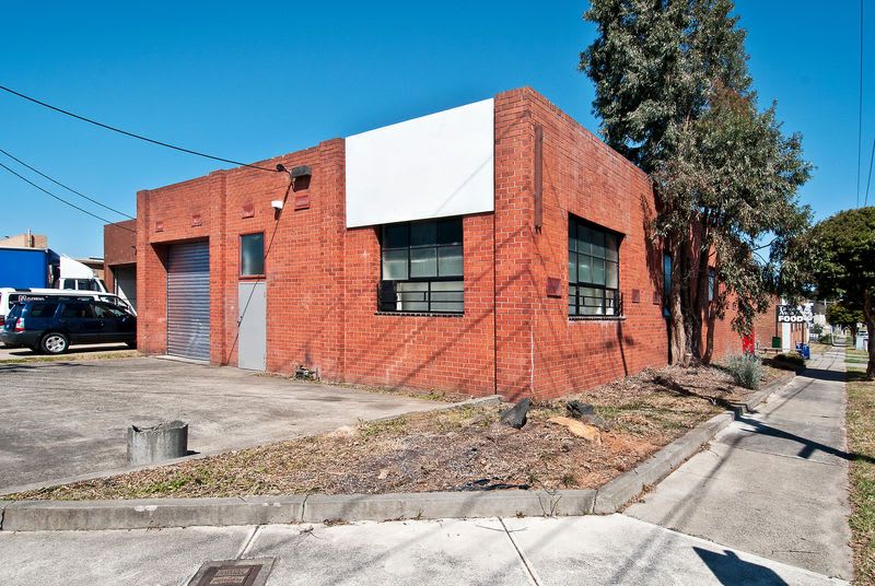 Click to view all images 2/69 Kolora Road Heidelberg West VIC 3081 - Image 2