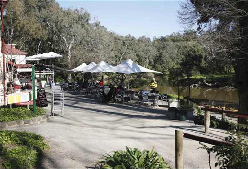 Click to view all images 6-12 Madden Grove Kew VIC 3101 - Image 2