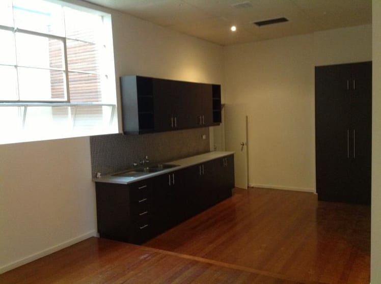 Click to view all images 8 Yarra Street South Melbourne VIC 3205 - Image 2