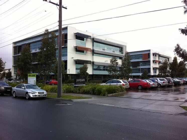 Click to view all images 25/574 Plummer Port Melbourne VIC 3207 - Image 3