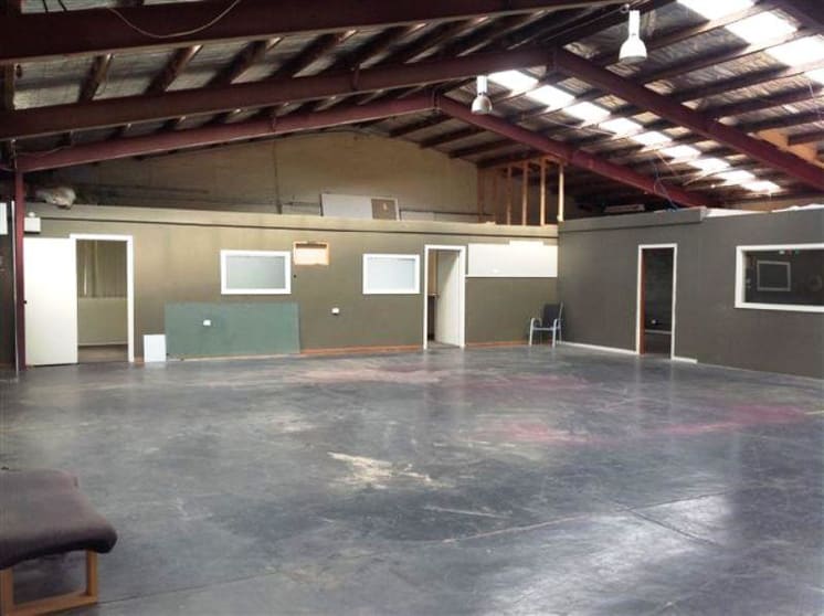 Click to view all images 26 Beatrice Avenue Heidelberg West VIC 3081 - Image 3