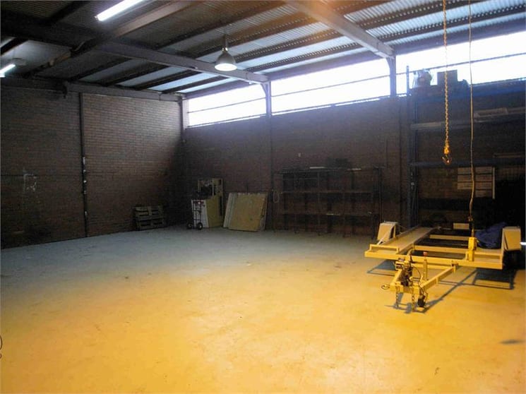 Click to view all images Unit 11/107 President Street Welshpool WA 6106 - Image 3