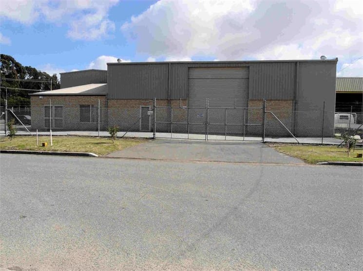 Click to view all images 14 Somersby Street Welshpool WA 6106 - Image 2