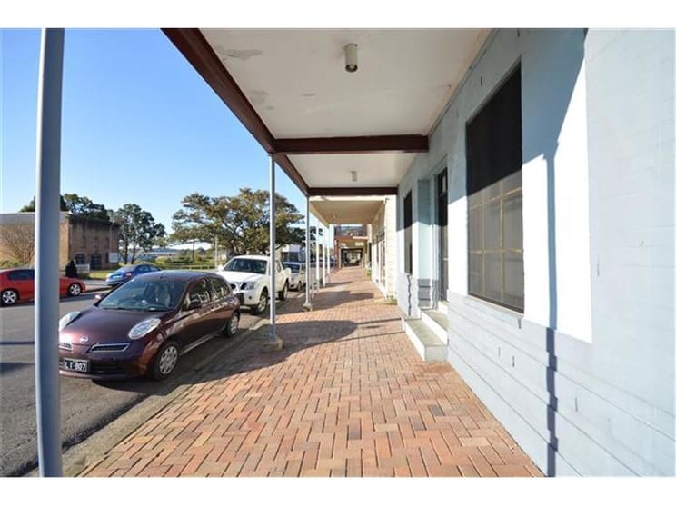 Click to view all images 29 King Street Raymond Terrace NSW 2324 - Image 3