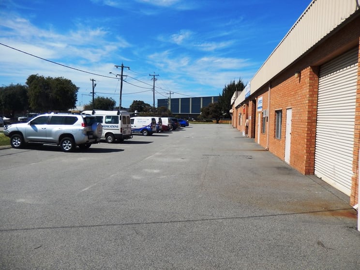 6/1  Dampier Road Welshpool WA 6106 - Image 2