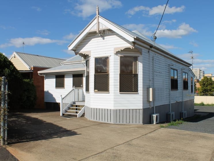 Click to view all images 8 Station Street Toowoomba QLD 4350 - Image 1