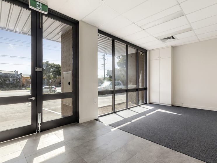Click to view all images 36 Geddes Street Mulgrave VIC 3170 - Image 2
