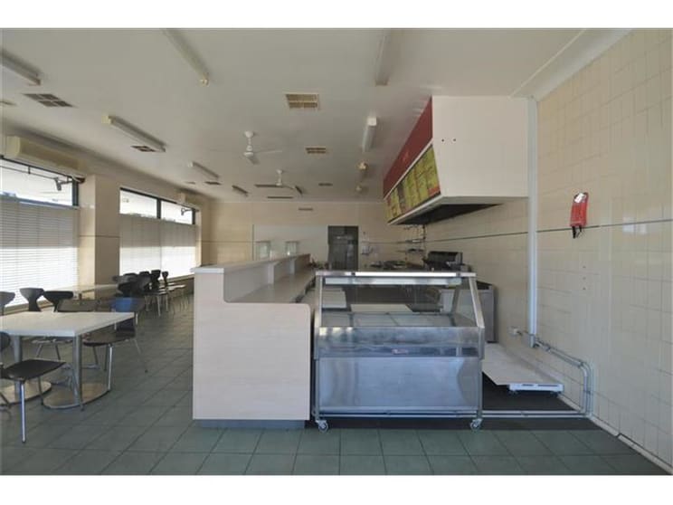 Click to view all images 5 William Street Raymond Terrace NSW 2324 - Image 3