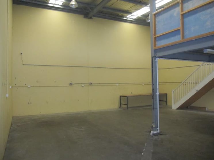 Click to view all images Unit 4/21-23 Brunker Road Greenacre NSW 2190 - Image 3
