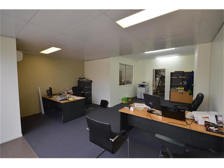 Click to view all images Unit 2/20 Spit Island Close Mayfield West NSW 2304 - Image 2