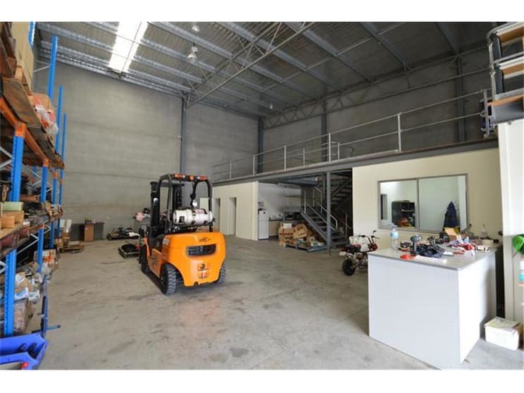 Click to view all images Unit 2/20 Spit Island Close Mayfield West NSW 2304 - Image 3