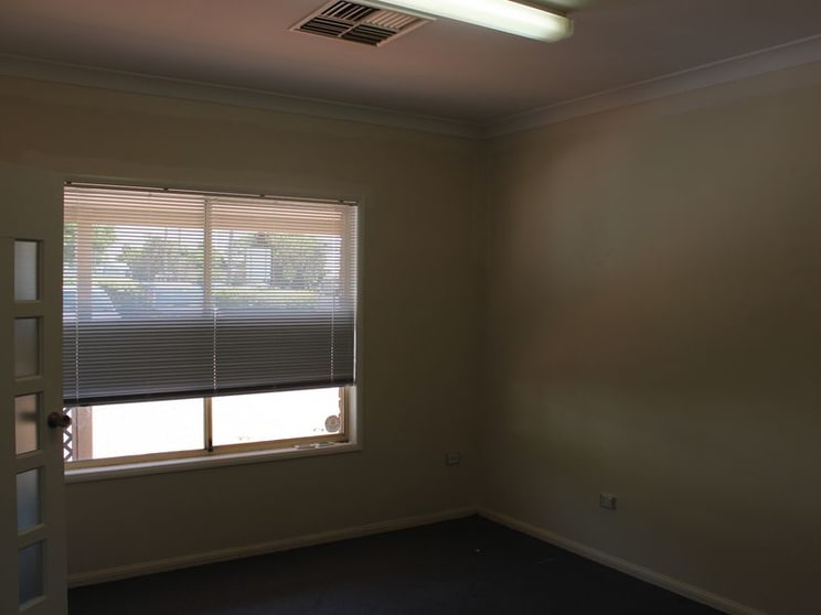 2/2 Rob Street Newtown QLD 4350 - Image 3