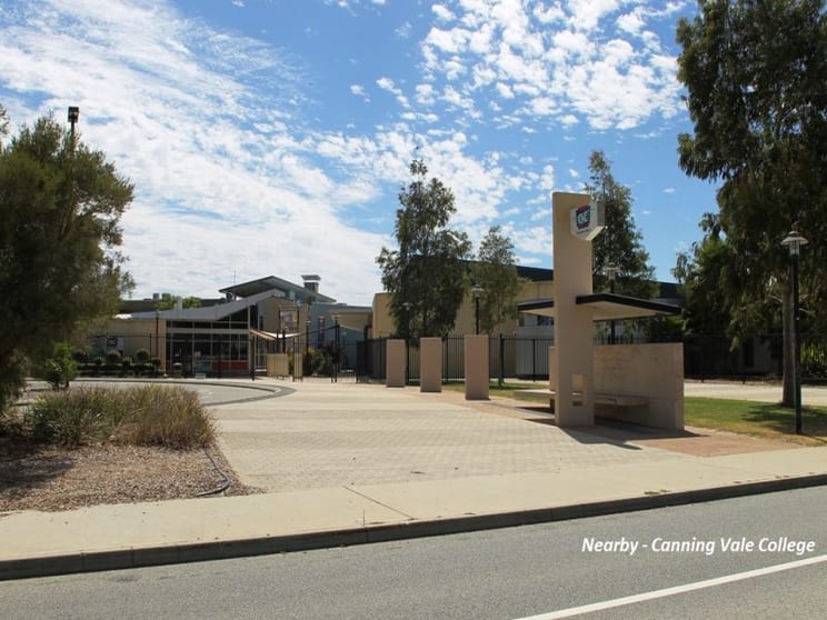 Click to view all images 56 Comrie Rd Canning Vale WA 6155 - Image 3
