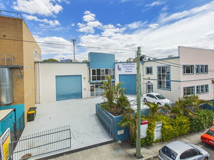 Click to view all images 2/8 Railway Terrace Dutton Park QLD 4102 - Image 1