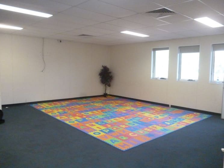 Click to view all images 2/8 Railway Terrace Dutton Park QLD 4102 - Image 2