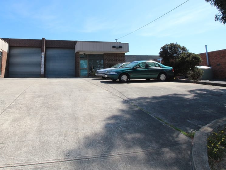 2/4 London Drive Bayswater VIC 3153 - Image 2