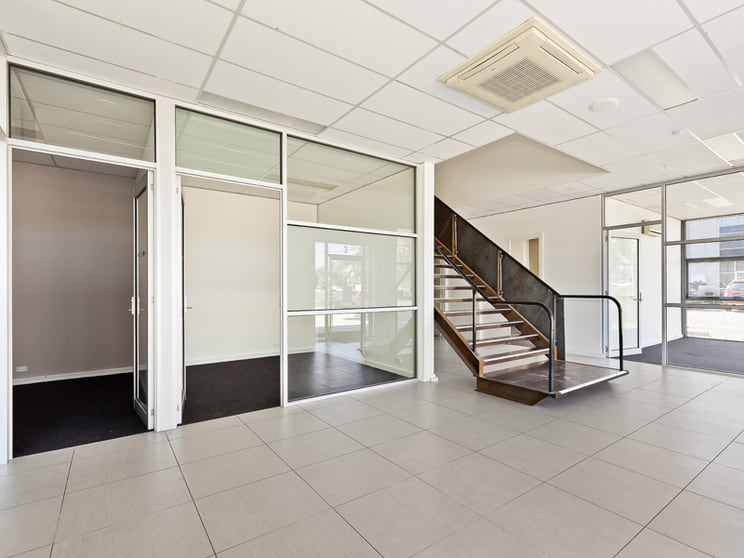Click to view all images 3/640-680 Geelong Road Brooklyn VIC 3012 - Image 3