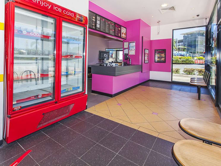 Click to view all images 5/161 Dawson Parade Keperra QLD 4054 - Image 2
