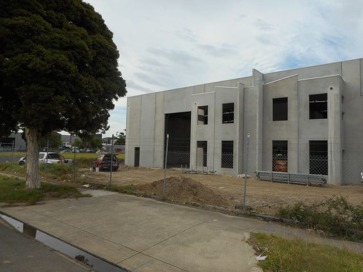 Click to view all images 3/18-22 Podmore St Dandenong VIC 3175 - Image 1