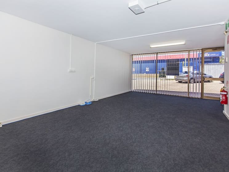 Click to view all images 2/174 Wecker Road Mansfield QLD 4122 - Image 3