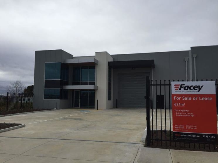 Click to view all images 28 Remount Way Cranbourne VIC 3977 - Image 3