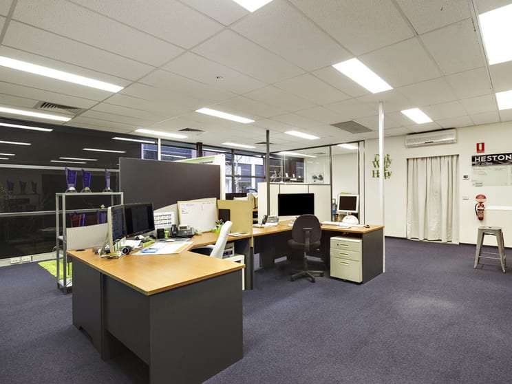2/25 Howleys Road Notting Hill VIC 3168 - Image 2