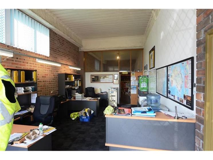 Click to view all images Unit 1a/60 Griffith Road & 57 Crescent Road Lambton NSW 2299 - Image 3