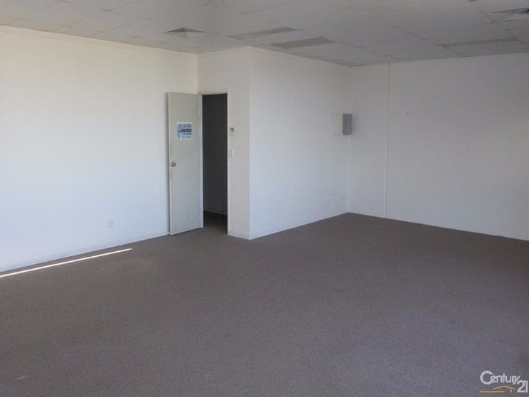 Click to view all images 3B and 3C/19 Islander Road Pialba QLD 4655 - Image 2