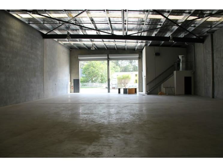 Click to view all images 4/9 Fremantle Street Burleigh Heads QLD 4220 - Image 3