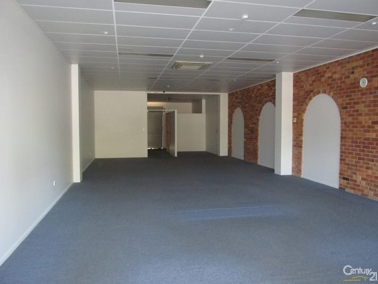 Click to view all images 4/8 Pier Street Urangan QLD 4655 - Image 2