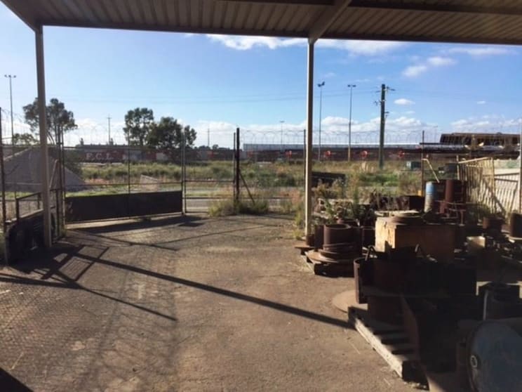 Click to view all images 4/2-14 Sheffield Road Welshpool WA 6106 - Image 2