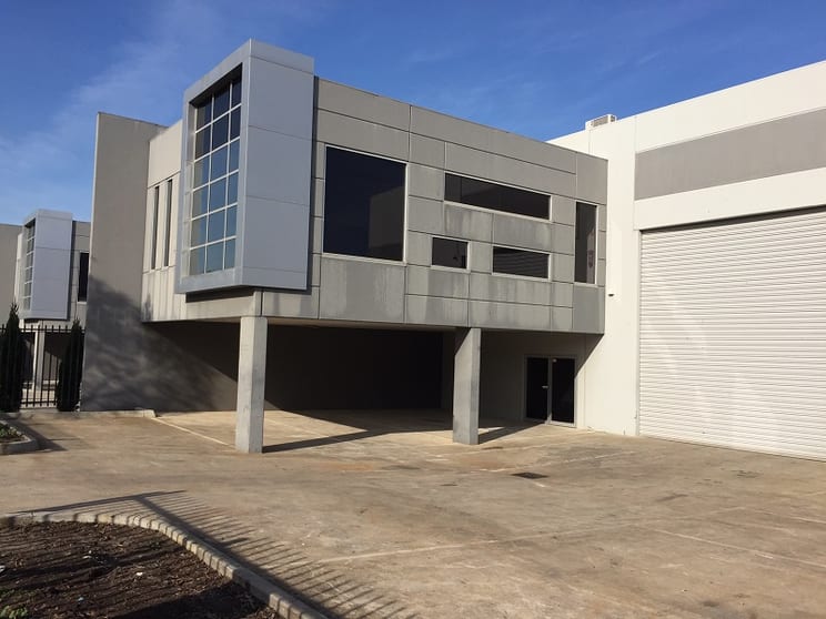 Click to view all images 9 Humeside Drive Campbellfield VIC 3061 - Image 3