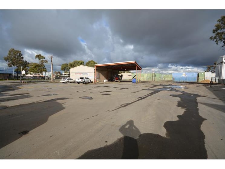 Click to view all images 44 Plymouth Road Wingfield SA 5013 - Image 3