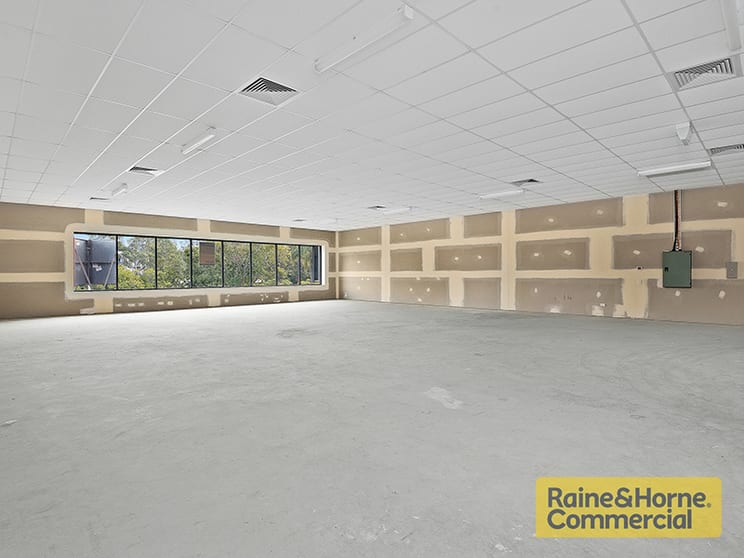 Click to view all images 2a/47 Brighton Road Sandgate QLD 4017 - Image 2