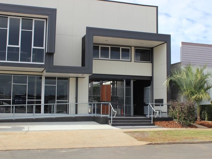 Click to view all images 661 Ruthven Street South Toowoomba QLD 4350 - Image 1