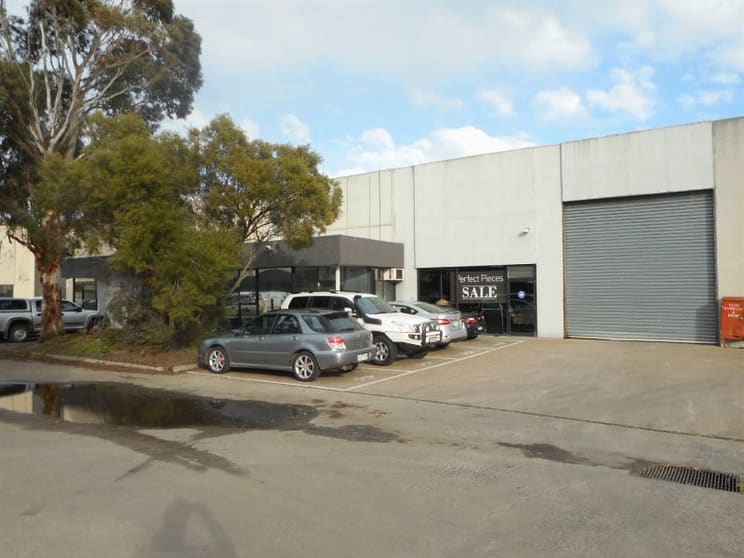 Click to view all images 2/7 Bungaleen Crt Dandenong VIC 3175 - Image 1
