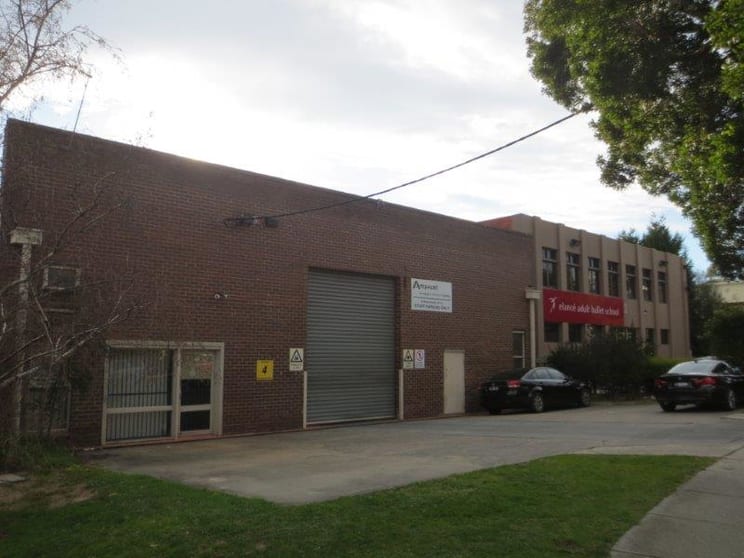 Click to view all images 4 Monomeeth Drive Mitcham VIC 3132 - Image 1