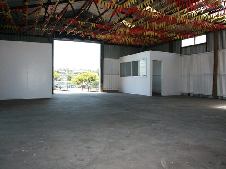 Click to view all images 2/50 Canning Street Drayton QLD 4350 - Image 2