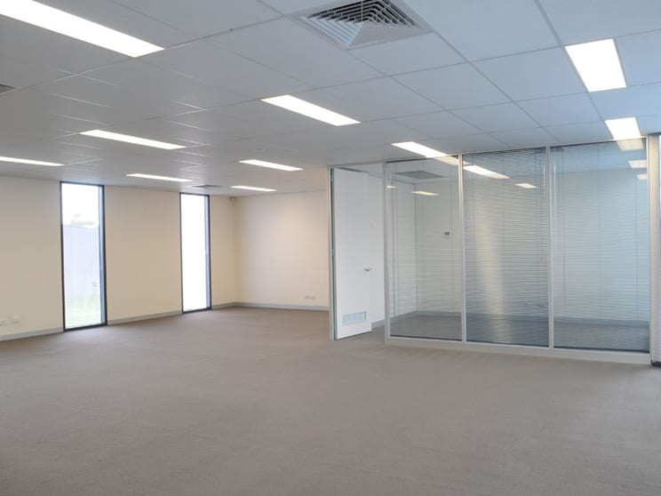 Click to view all images 2/99-101 Western Avenue Tullamarine VIC 3043 - Image 3