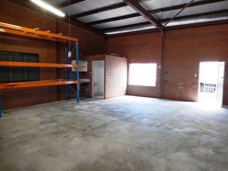 Click to view all images 3/105 President Street Welshpool WA 6106 - Image 2