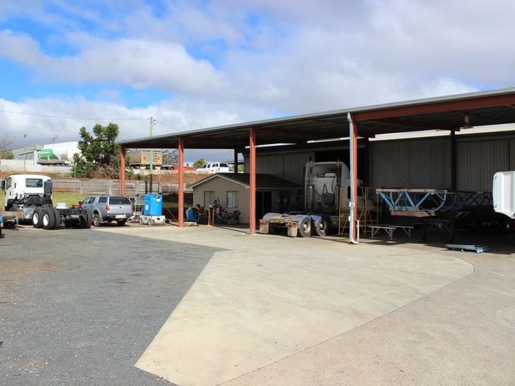 Click to view all images 32 Boothby Street Drayton QLD 4350 - Image 3