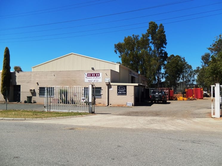 Click to view all images 4 Lower Park Road Maddington WA 6109 - Image 1
