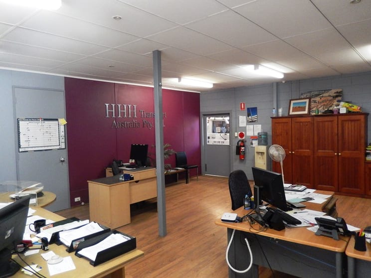 Click to view all images 4 Lower Park Road Maddington WA 6109 - Image 3