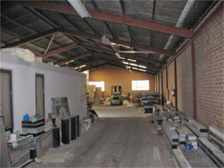 Click to view all images 28 Mologa Road Heidelberg West VIC 3081 - Image 3