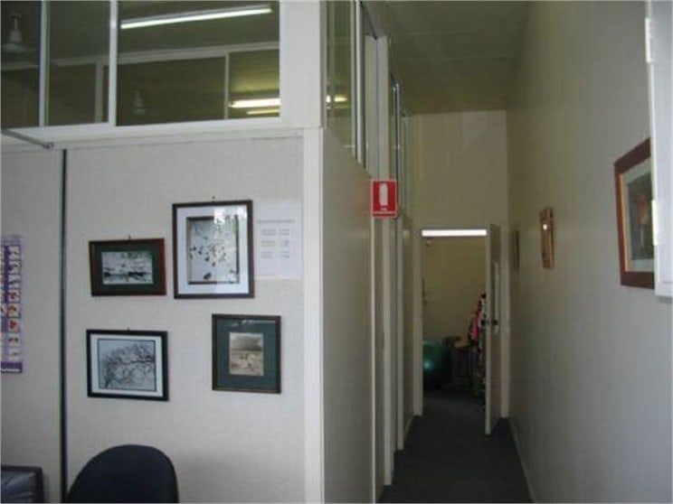 Click to view all images 33 Ivanhoe Parade Ivanhoe VIC 3079 - Image 2