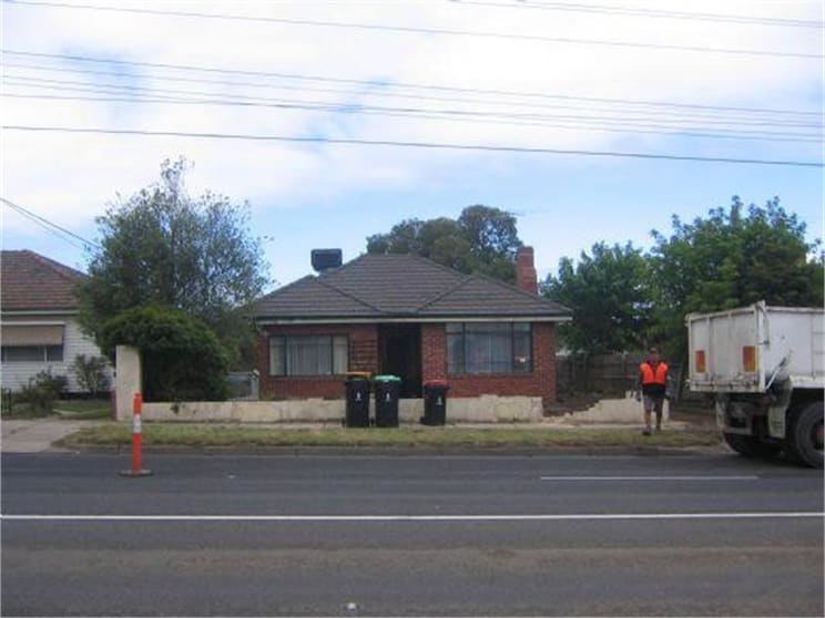 Click to view all images 984 Centre Road Oakleigh South VIC 3167 - Image 1